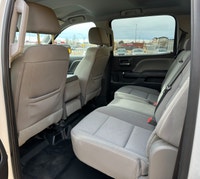 EXPERIENCE POWER, COMFORT, AND CAPABILITY WITH THIS 2018 GMC SIERRA 1500 CREW CAB. THIS FULLSIZE PIC... (image 9)