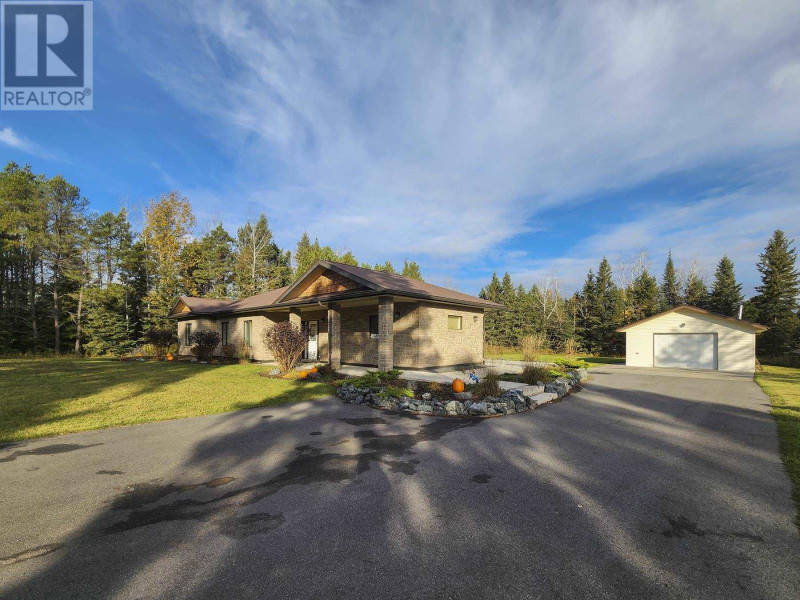 2047 Rosslyn RD Thunder Bay, Ontario Houses for Sale Thunder Bay