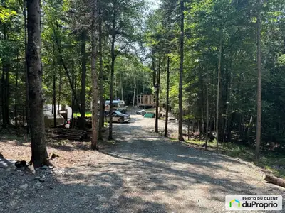 Découvrez ce magnifique terrain de +/- un acre, situé en plein coeur de la nature, parfaite pour ceu...