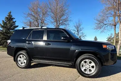 JUST ARRIVED!!! CONSIGNMENT!! ONE TAX!!! SUNROOF!! BACKUP CAMERA!! 7 PASSENGER!! NEWLY INSTALLED ALL...