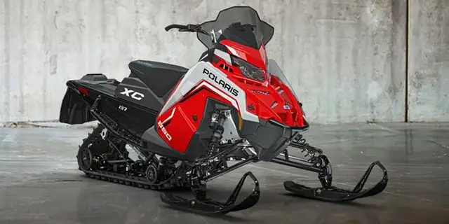 2027 Polaris 850 INDY XC 137 RED in Snowmobiles in Ottawa - Image 2