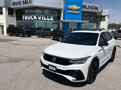 One Owner, R-Line Black Edition, AWD, Panoramic Roof, Leather Heated P/Seats, 2.0L Engine, Adaptive...