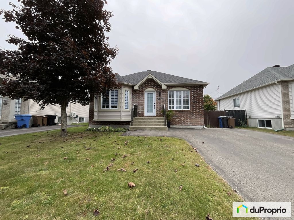 $565,000 - Bungalow for sale in St-Jérôme (Bellefeuille) — photo 1