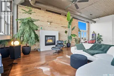 Welcome to the historic T. Eaton Building. This top-floor loft features soaring ceilings, original b...