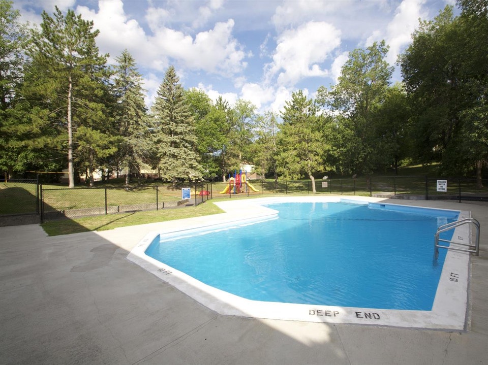 2 Bedroom Apartment in Blackburn Hamlet for December 4