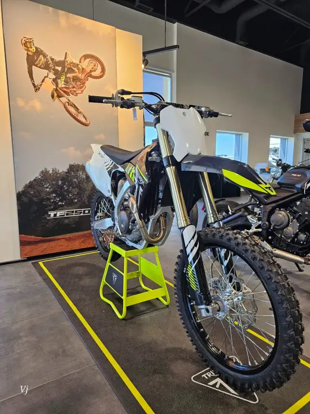 2024 Triumph TF250-X MOTOCROSS DEALER DEMO/ 9.5 HOURS in Dirt Bikes & Motocross in Grande Prairie - Image 3
