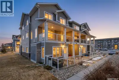 Welcome to 406B–3363 Green Poppy Street . Built in 2019, this well maintained condo offers 3 bedroom...