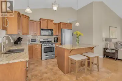 Welcome to this meticulously maintained 3-bed + den residence nestled at the end of a peaceful cul-d...