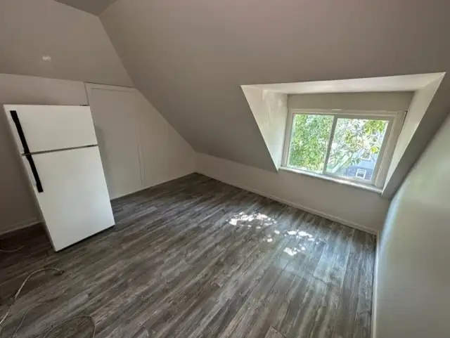 Room Available NOW!  West Broadway62863329703298121