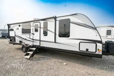 Located in Winfield, BC Call or Text 250-766-4607 Voyager RV Centre 1-800-668-1447 1 Slide-out w/Top...