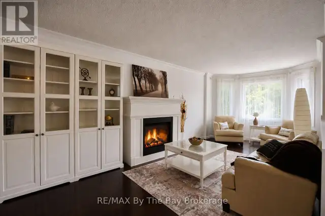 2 BIRCHMOUNT CIRCLE Wasaga Beach, Ontario in Houses for Sale in Oakville / Halton Region - Image 13