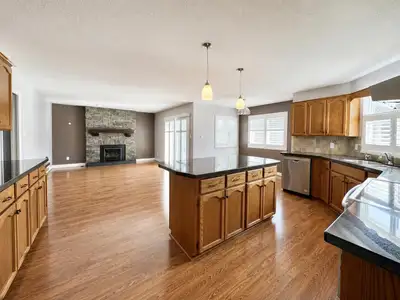 FEATURING: - 3 bedrm plus den - New washer&Dryer - New paint - 7100 sqft lot - School Catchment: Ray...