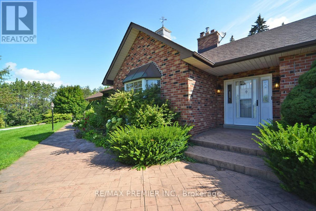 12301 KEELE ST Vaughan, Ontario in Houses for Sale in Markham / York Region - Image 2