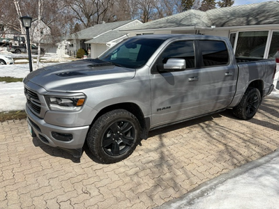 OPTIONAL EQUIPMENT: Leather–faced front vented front bucket seats Power 4–way front passenger lumbar...