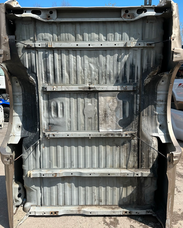 Southern Box/Bed Ford F250 Rust Free! in Auto Body Parts in Edmonton - Image 3