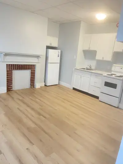 * Response will go to your email registered with Kijiji * Located at 28 Bayview Street in Sydney - s...