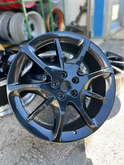 Stunning set of original Maserati Grandturismo wheels in gloss black finish. Fronts: 20x8.5 Bolt pat...