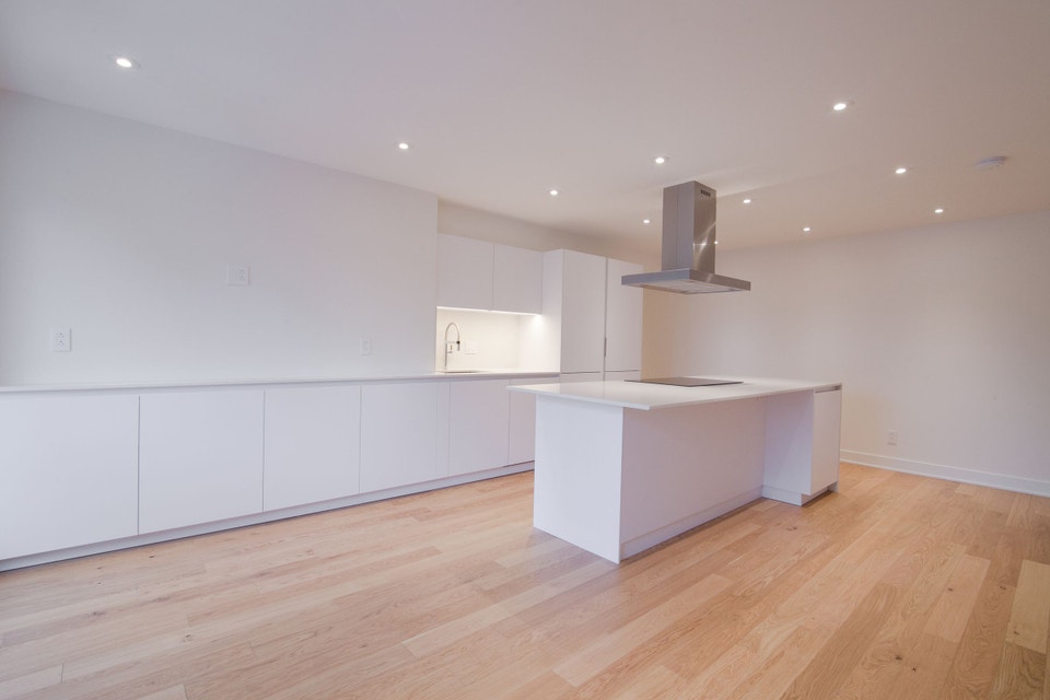 modern three bed near McGill - ID 2465 4