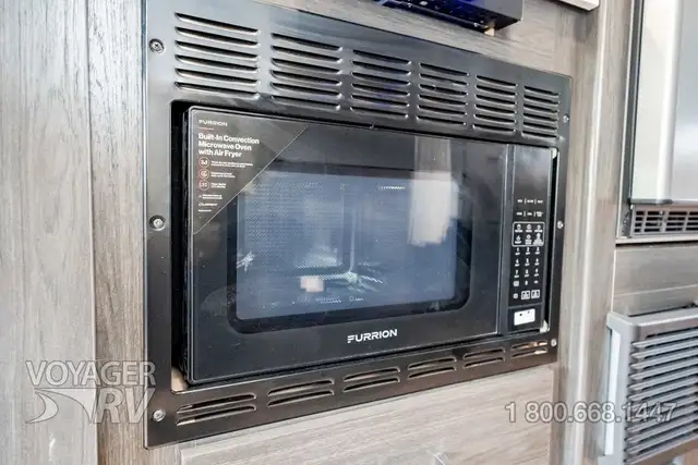 2027 Winnebago Sunflyer 22RS in Travel Trailers & Campers in Kelowna - Image 10