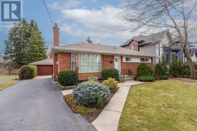 Opportunity knocks! Builders, Contractors, End-Users and Buyers looking for a fabulous bungalow in O...