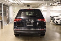 This Volkswagen Tiguan has a powerful Intercooled Turbo Regular Unleaded I-4 2.0 L/121 engine poweri... (image 5)