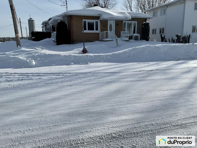 $349,000 - Bungalow for sale in Chicoutimi (Chicoutimi) — photo 1