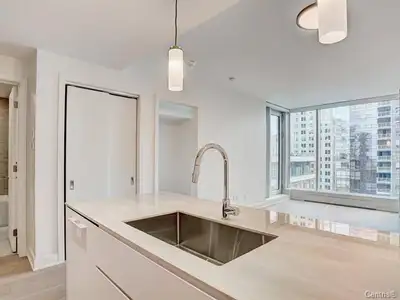 Downtown - Brand new condo -CORNER UNIT Solstice - Balcony