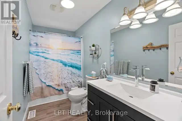 7652 RIVERSIDE DRIVE Lambton Shores (Port Franks), Ontario in Houses for Sale in Grand Bend - Image 15