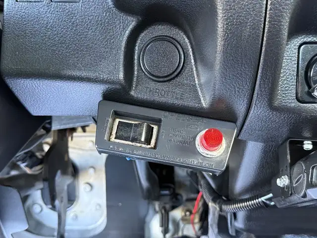 2015 Hino 358 22 Foot Dump Flatdeck with Amco Veba Crane and Air in Heavy Trucks in Regina - Image 54