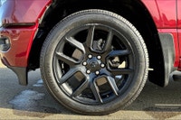5.7 L 8 Cyl Engine Vehicle Options: Leather Interior, Panoramic Roof, Apple Or Android Auto, Apple O... (image 8)
