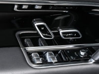 Finished in Green with a Black interior, this used 2023 Land Rover Range Rover P400 Se Swb brings mo... (image 5)
