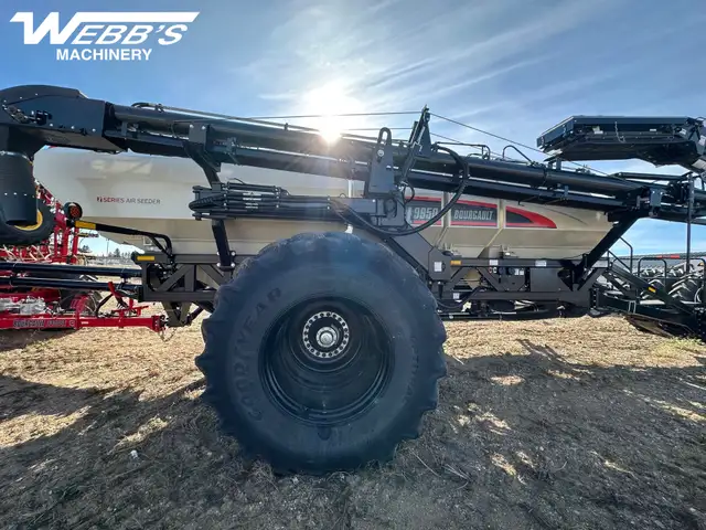 2022 Bourgault 3330-66HF/L9950  Air Seeder & Tank in Farming Equipment in Fort St. John - Image 18
