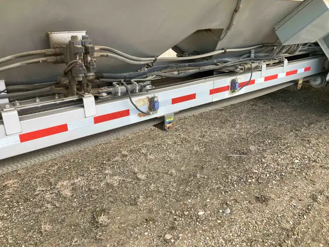 2012 APPCO 4,000 CUBIC FT SAND STORAGE PIG DRY BULK TANK TRAILER in Heavy Equipment in Laval / North Shore - Image 13