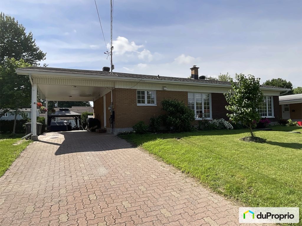 $555,400 - Bungalow for sale in St-Hyacinthe (Douville) — photo 2