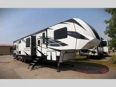 Guarantee RV Calgary's LARGEST selection of pre-owned inventory. The 2020 Dutchmen Voltage 4185 is a...