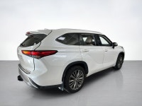 Go ahead and explore more with our used 2020 Toyota Highlander Limited AWD that's a versatile ride w... (image 4)