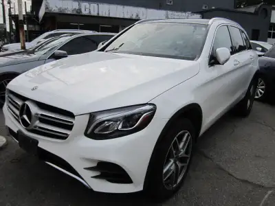 PREMIUM AMG PACKAGE. FINISHED IN WHITE WITH BLACK INTERIOR. AMG ALLOY WHEELS WITH NEW TIRES, PANORAM...