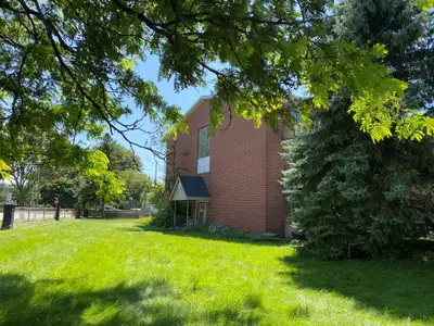 1 Bedroom Apartment - Heat Included  Huron Street/Oakville Ave