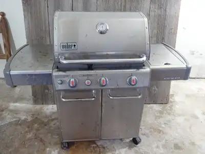 Weber Genesis BBQ -Weber Genesis Stainless Steel Gas Grill -3 Main Burners & A Side Burner -On Caste...