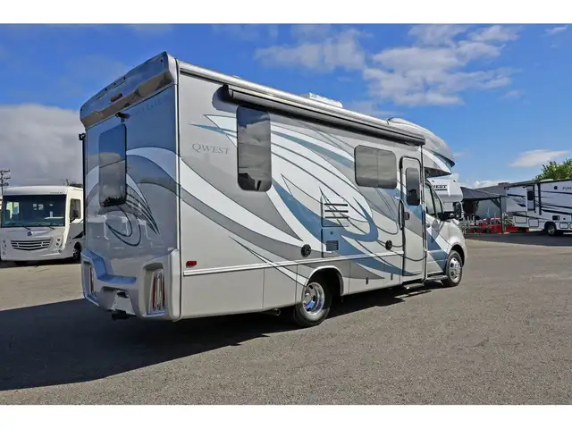2020 Entegra Coach Qwest 24L 1 extension mercedes turbo diesel S in RVs & Motorhomes in Laval / North Shore - Image 34