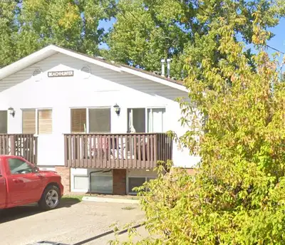 Beautiful 3 Bedroom Unit in Sylvan Lake!!!!