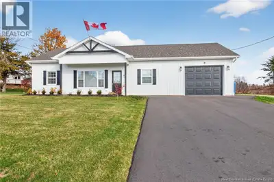 Welcome to 5 Hunwicks Street in Salisbury, a 2023 home that feels brand new and offers the perfect b...