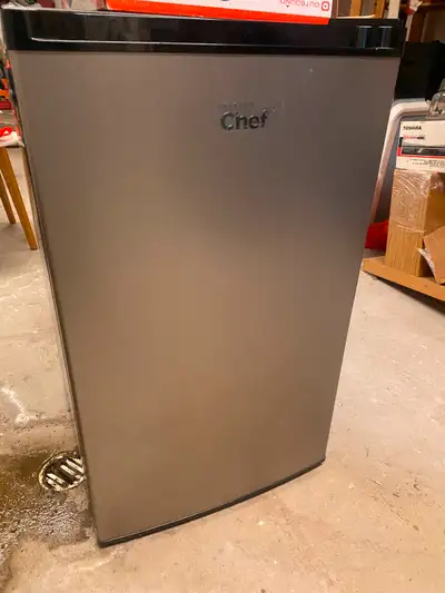 The MASTER Chef E-Star Fridge has a 4.4 cu. ft. capacity that's ideal for small spaces such as dorms...