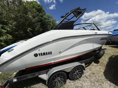 Experience next-level excitement on the water with the Yamaha 222XD. Designed for adventure seekers...