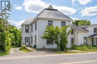 Get ready to fall in love with this beautifully renovated upper-level unit in the heart of Kemptvill...