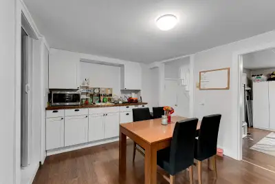 Description Your Downtown Oasis Awaits | 4-Bedroom Home Steps from Campus Available May 1st! Experie...