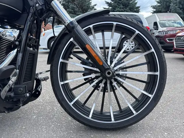 2023 Harley-Davidson Breakout ~ AIR RIDE ~ 260 REAR ~ 23\" FRONT in Street, Cruisers & Choppers in City of Toronto - Image 10