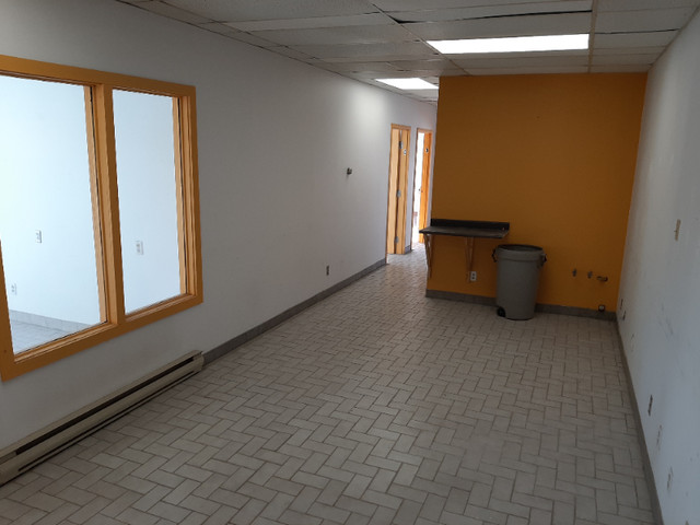 Espace commercial à louer – Commercial unit for rent (Aylmer) in Commercial & Office Space for Rent in Gatineau - Image 2