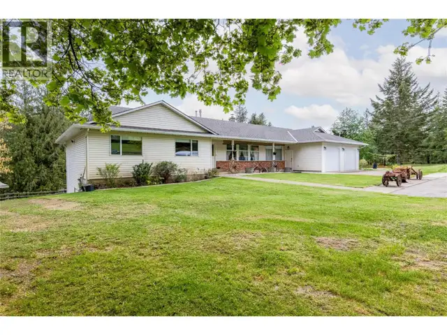2240 97B Highway SE Salmon Arm, British Columbia in Houses for Sale in Kamloops - Image 3