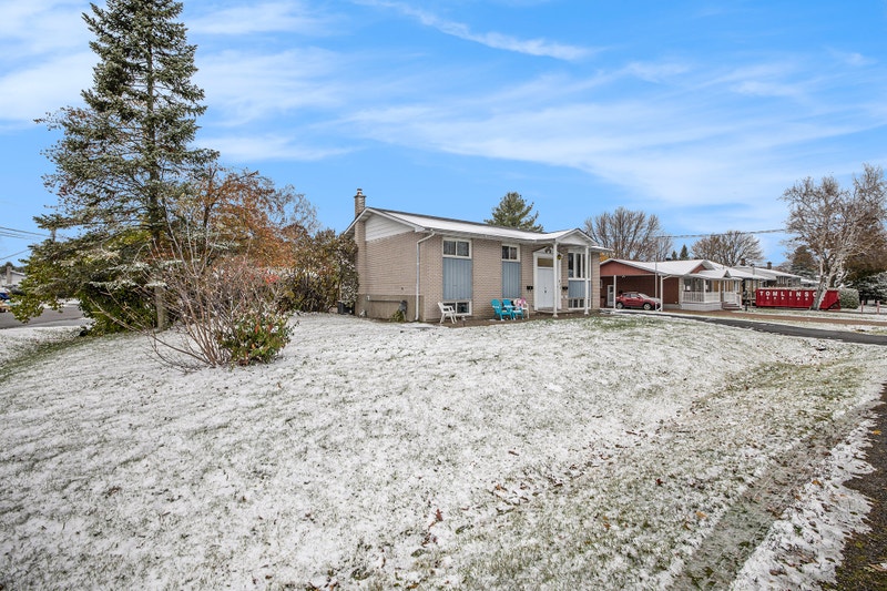 B852 Willow Avenue Large 4 Bedroom Apartment (Orleans, Ottawa) Long